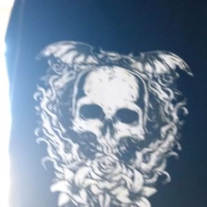 black  sleeveless top  w skull